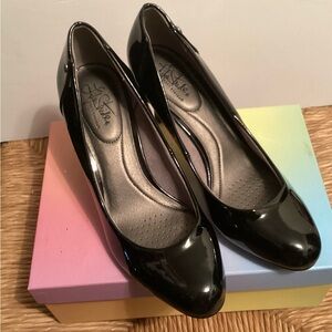 Life Stride Women's Glossy Black Heels 10M